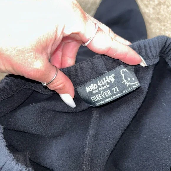 Hello Kitty sweatsuit cropped top and joggers rhinestone black/pink/solver SZ XS - Picture 4 of 12